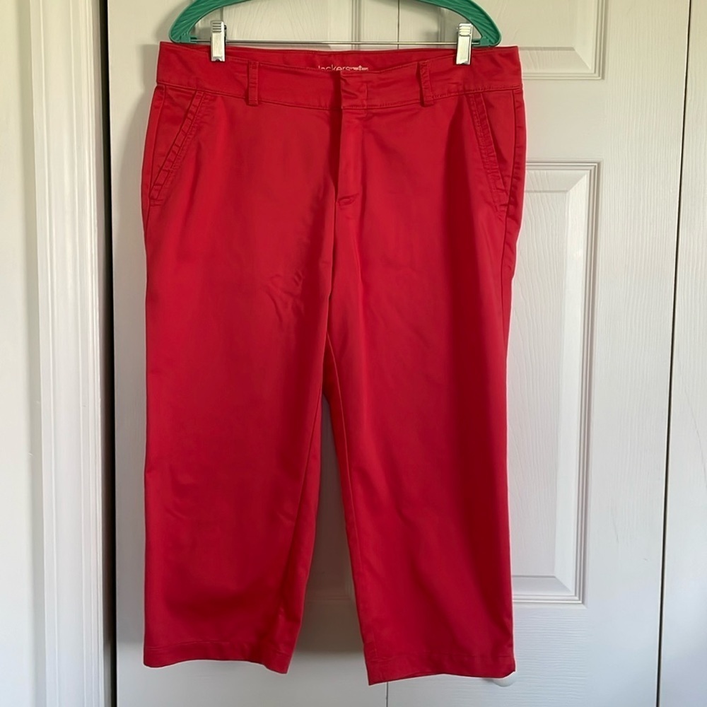 Dockers Women’s sz 14 coral capris. 20.5” inseam. Front and back pockets